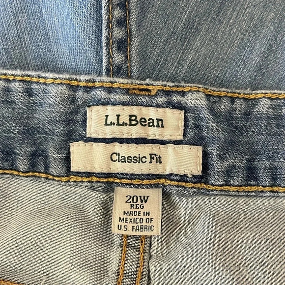 Women’s L.L. Bean Classic Fit light wash jean shorts 20W - Picture 3 of 4